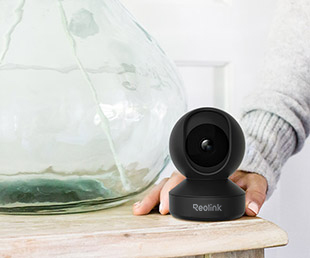 Reolink E1 Pro nera su un mobile